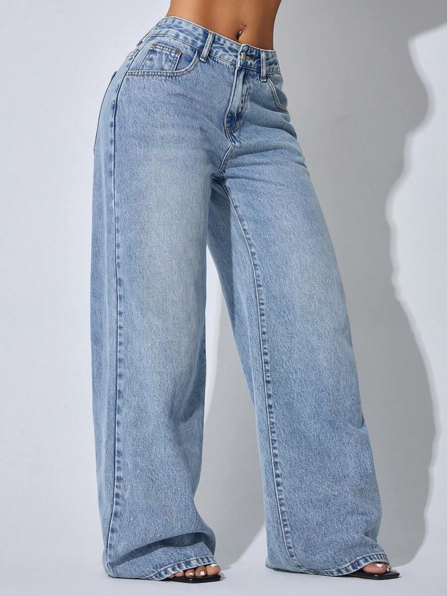 niebieskie spodnie jeans