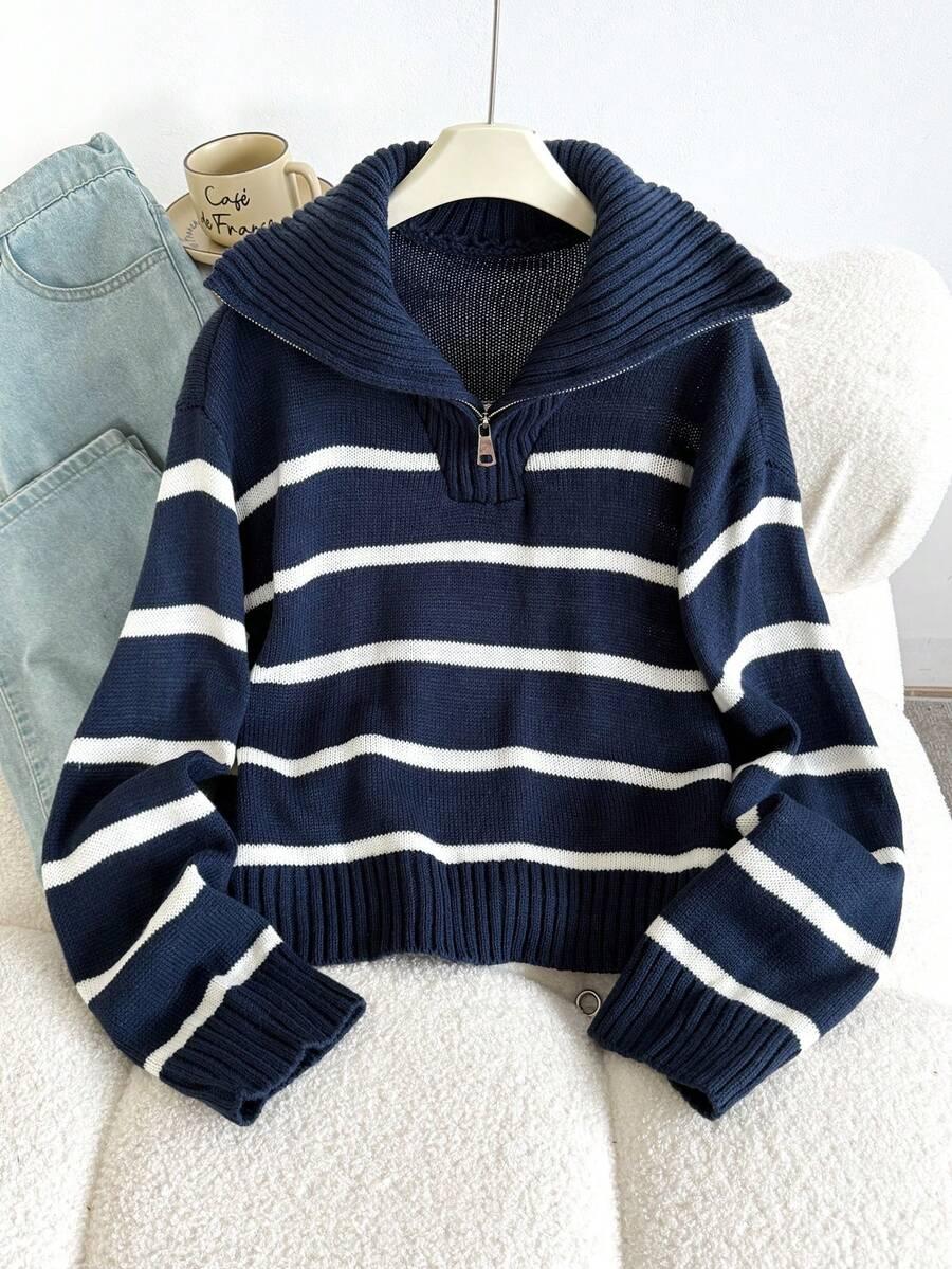 dzianinowy sweter wzór paski 
