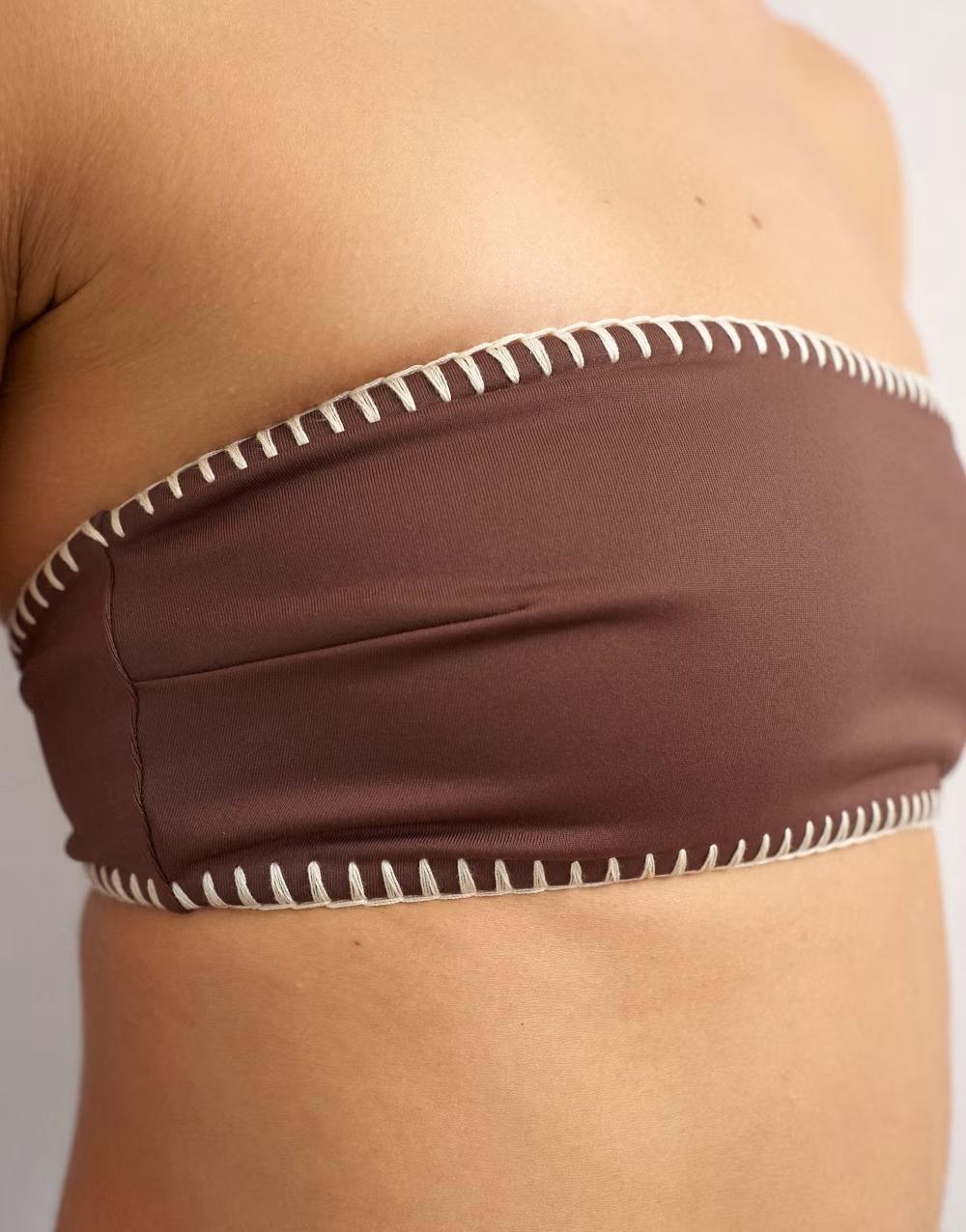 brązowa góra od bikini