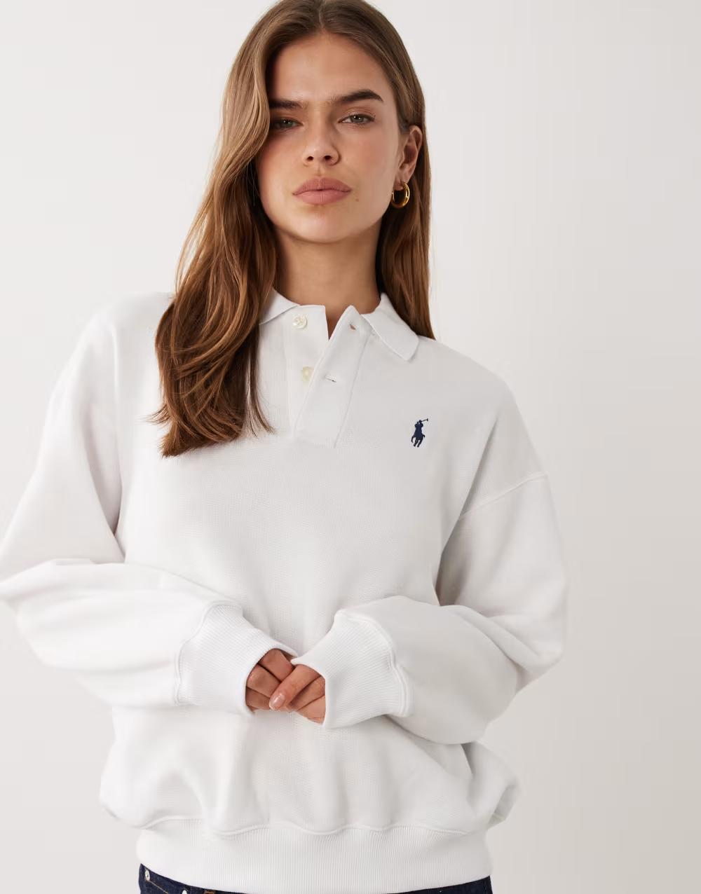biała bluza kołnierzyk