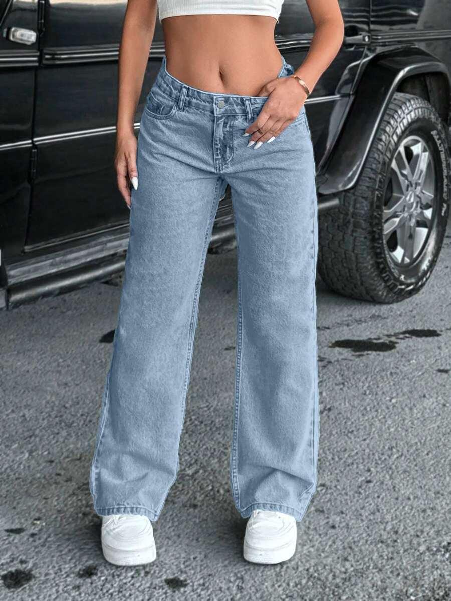 niebieskie spodnie jeansowe