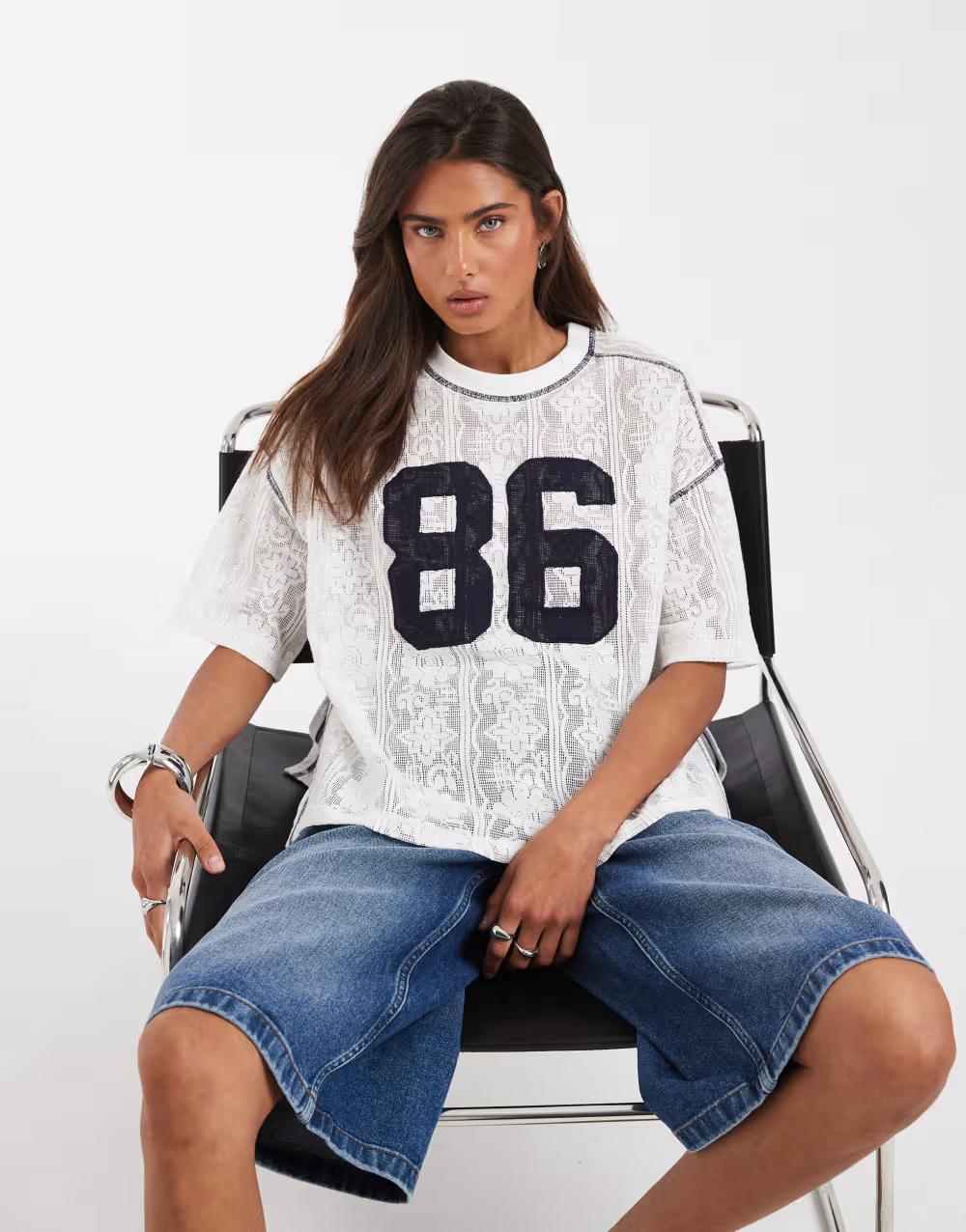 biały t-shirt oversize print