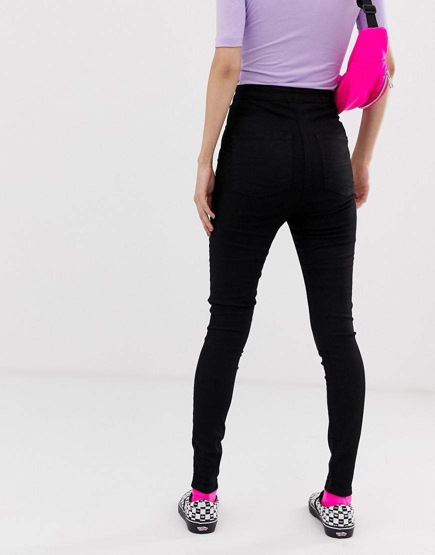 czarne spodnie jeans 