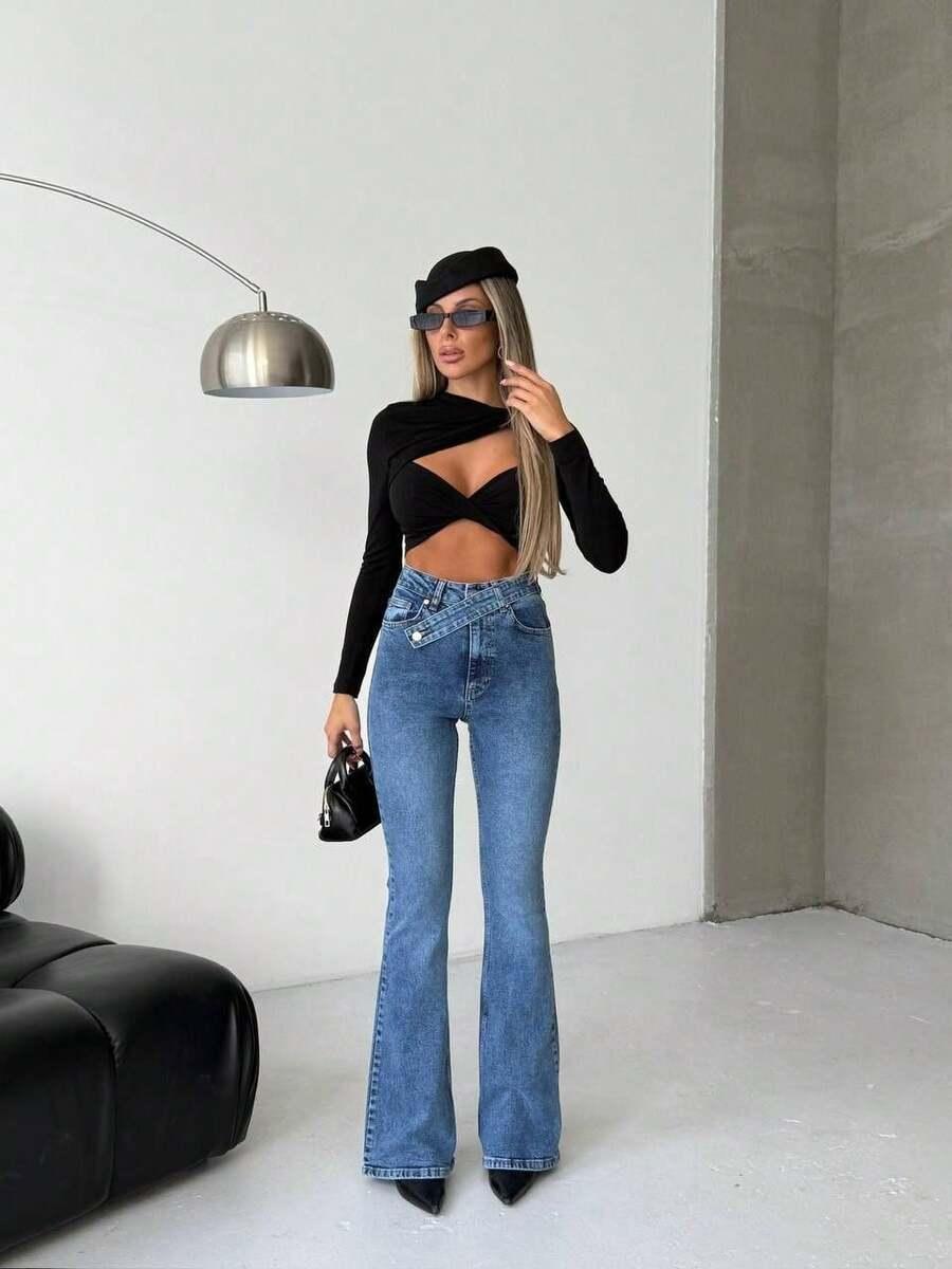 niebieskie spodnie jeans 