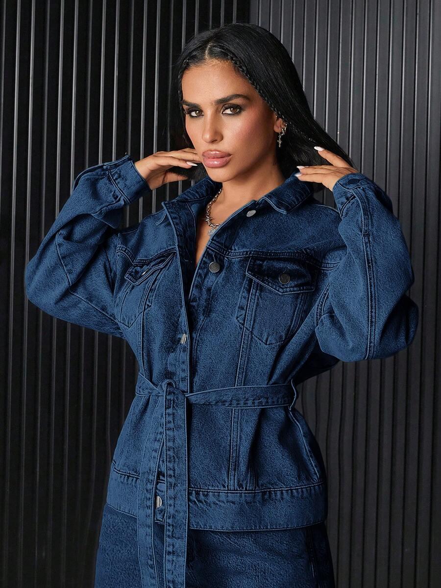 niebieska kurtka jeans