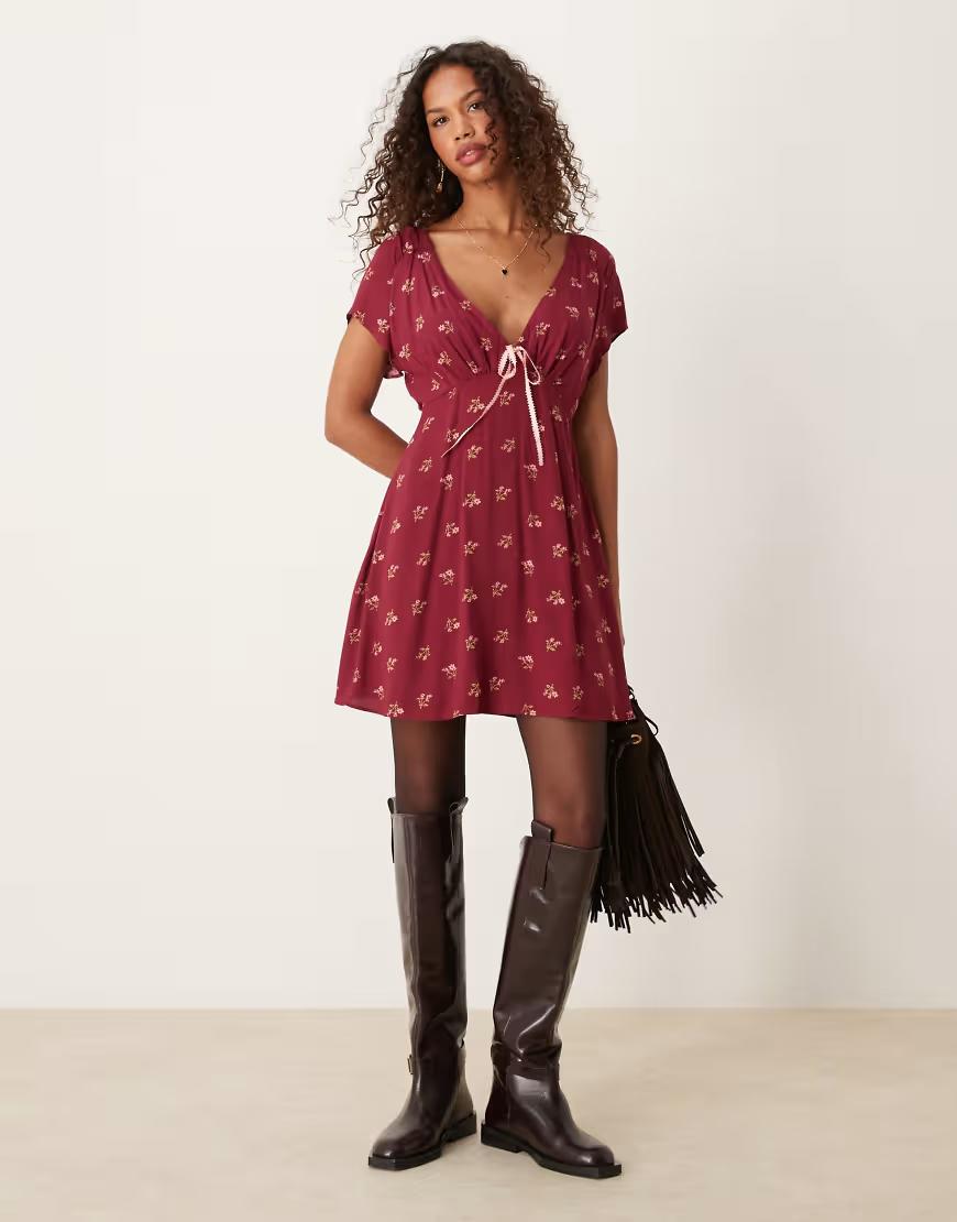MINI SUKIENKA W KWIATY V-NECK