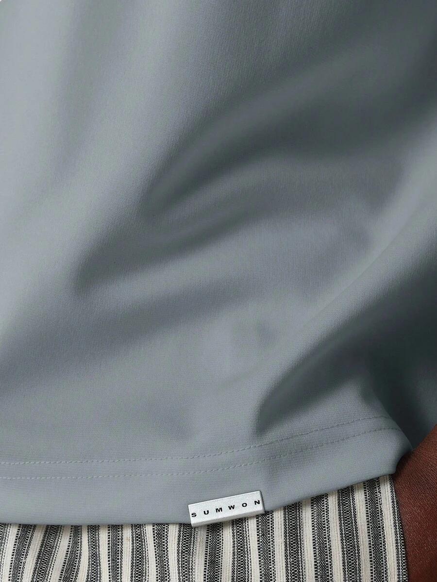 T-SHIRT MĘSKI Z NADRUKIEM NA PLECACH 