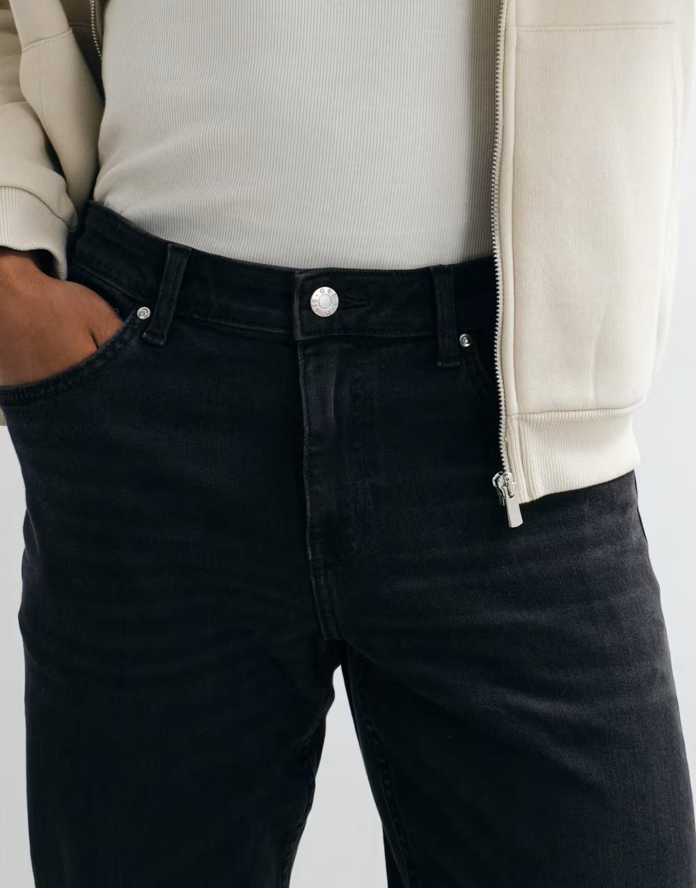 CZARNE SPODNIE JEANS PROSTA NOGAWKA