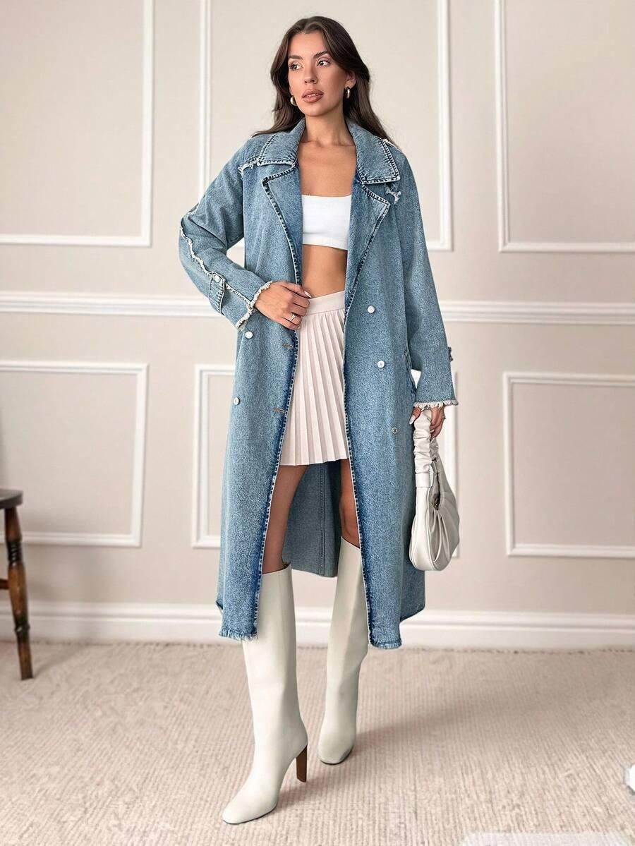 niebieski płaszcz jeans