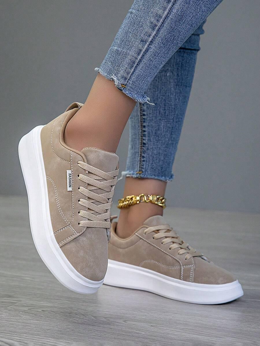 beżowe buty sportowe