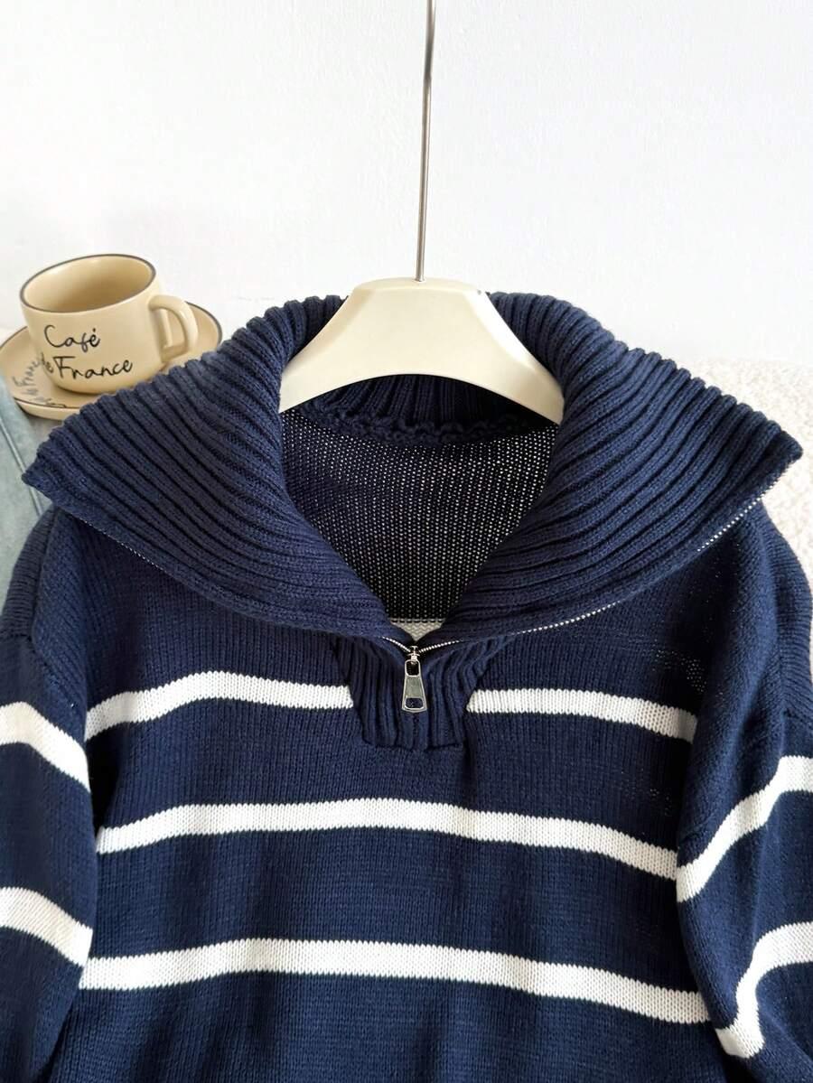 dzianinowy sweter wzór paski 