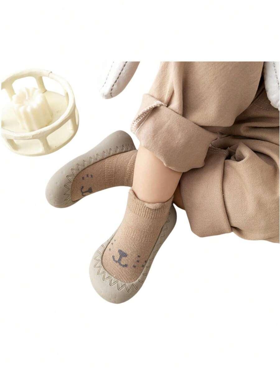 beżowe buty wzór