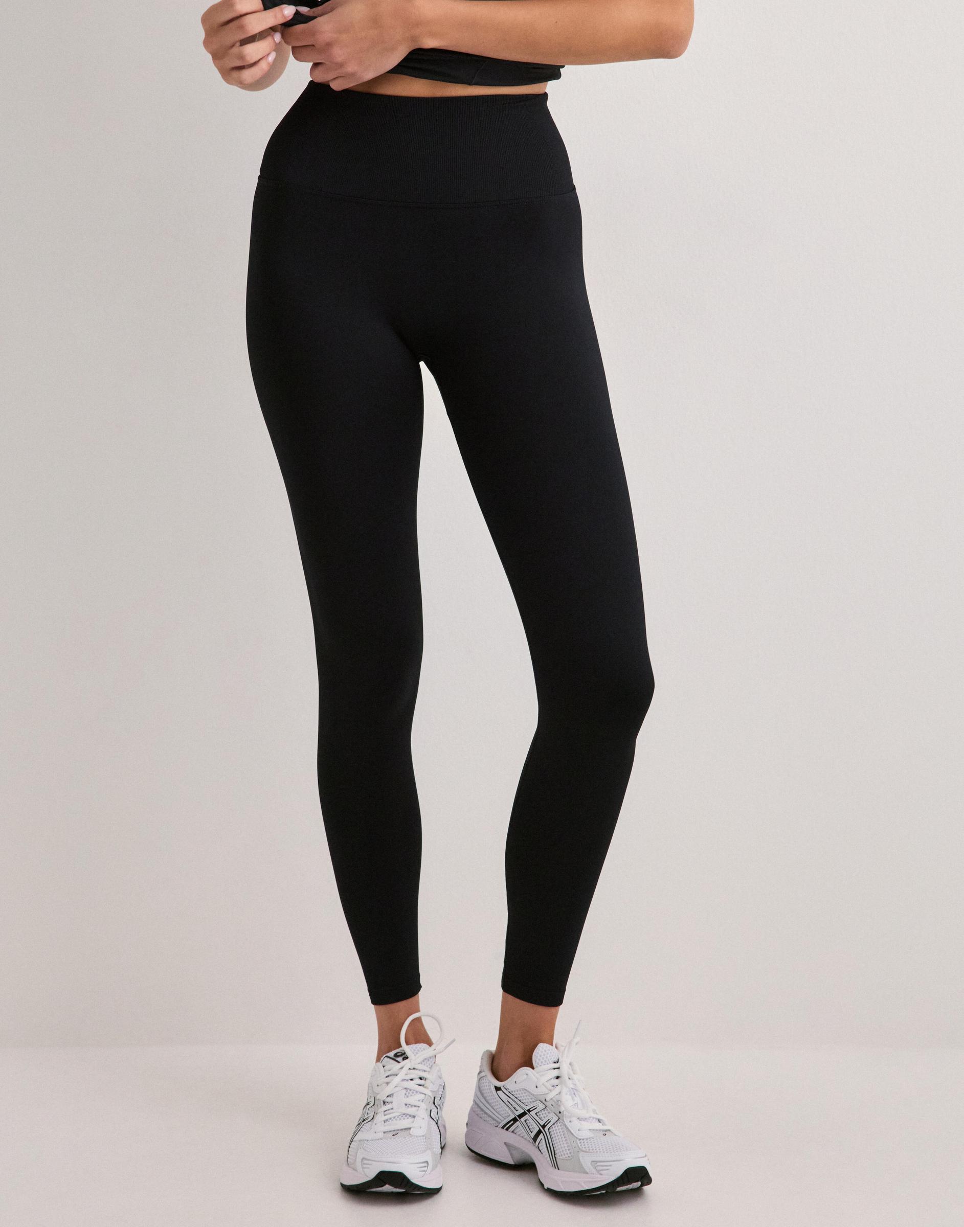 czarne sportowe legginsy