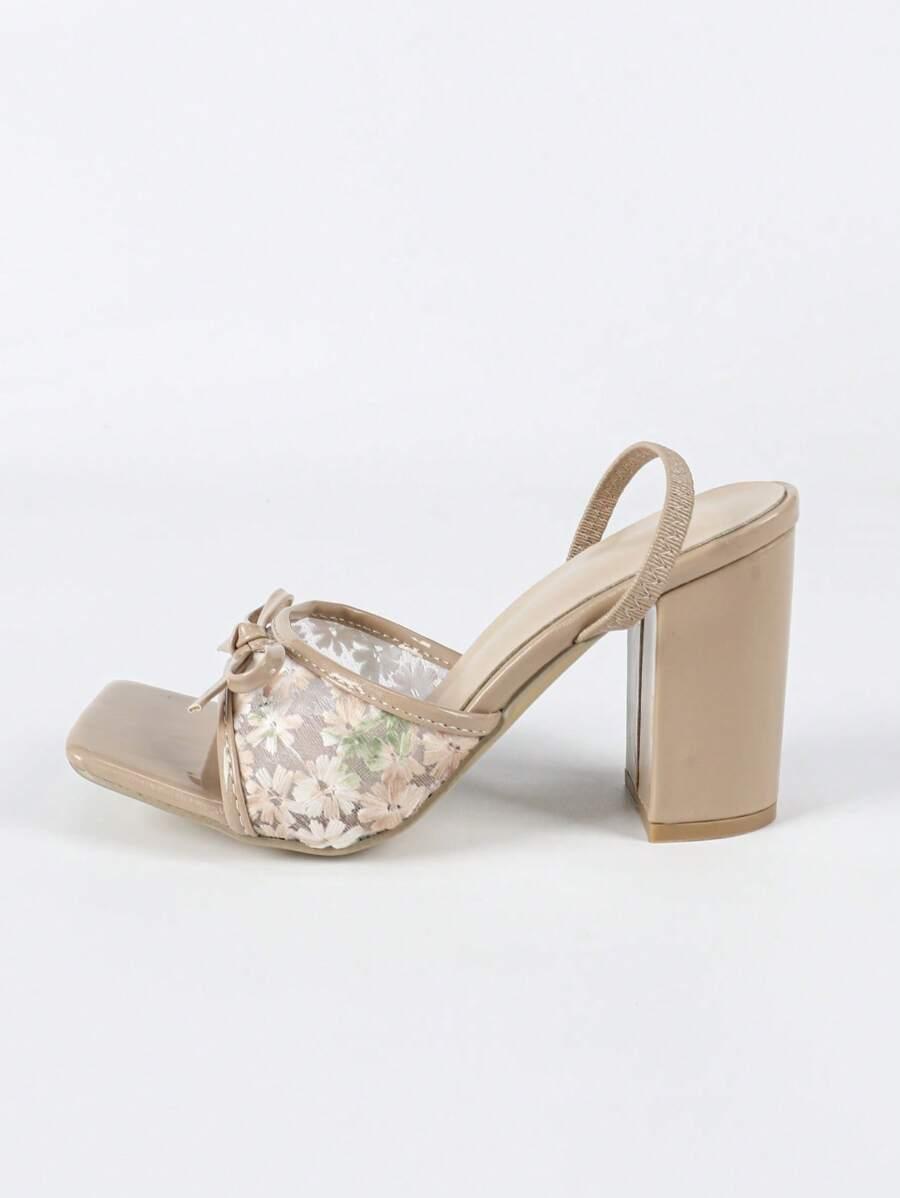 BEŻOWE KLAPKI NA OBCASIE