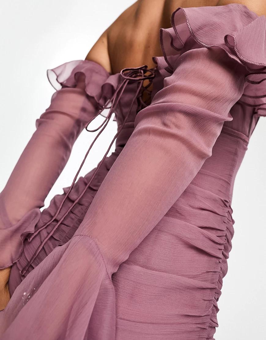 różowa prosta sukienka odkryte ramiona falbana
