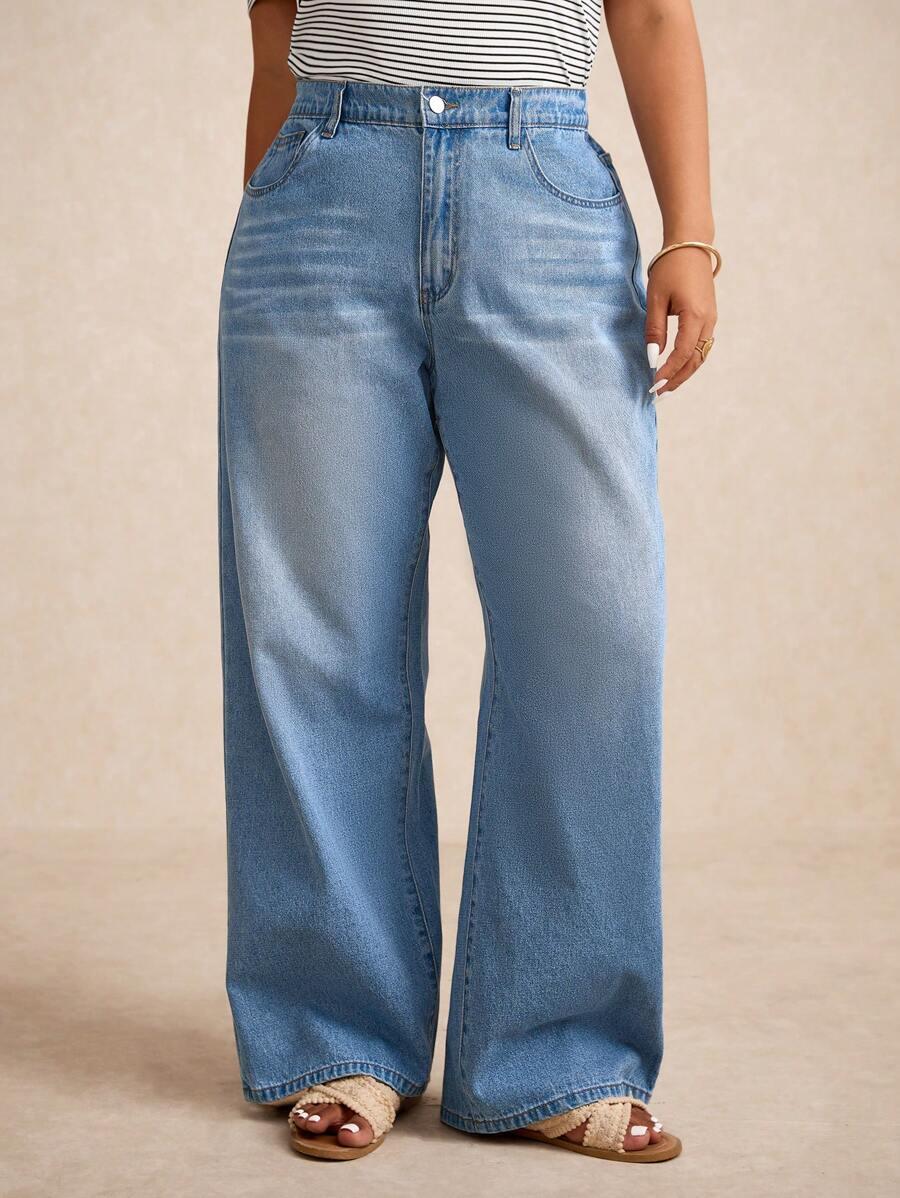 niebieskie spodnie jeans