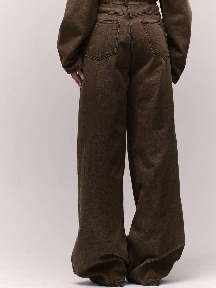 brązowe spodnie jeans