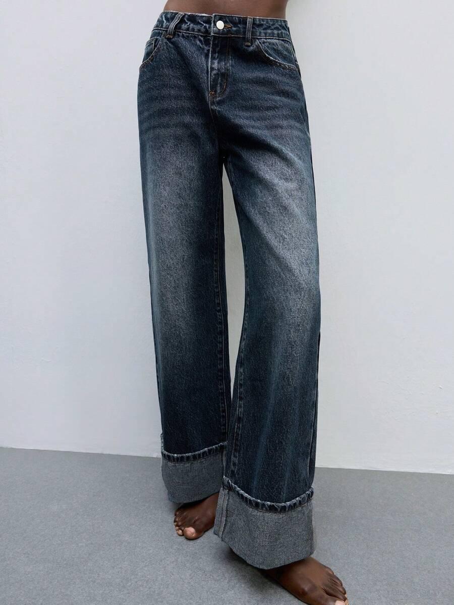 granatowe spodnie jeans