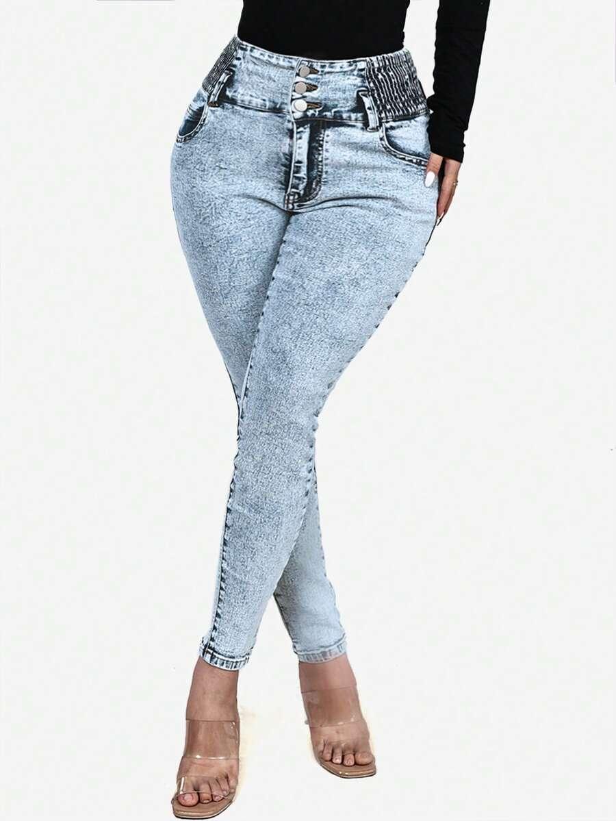 niebieskie spodnie jeans 