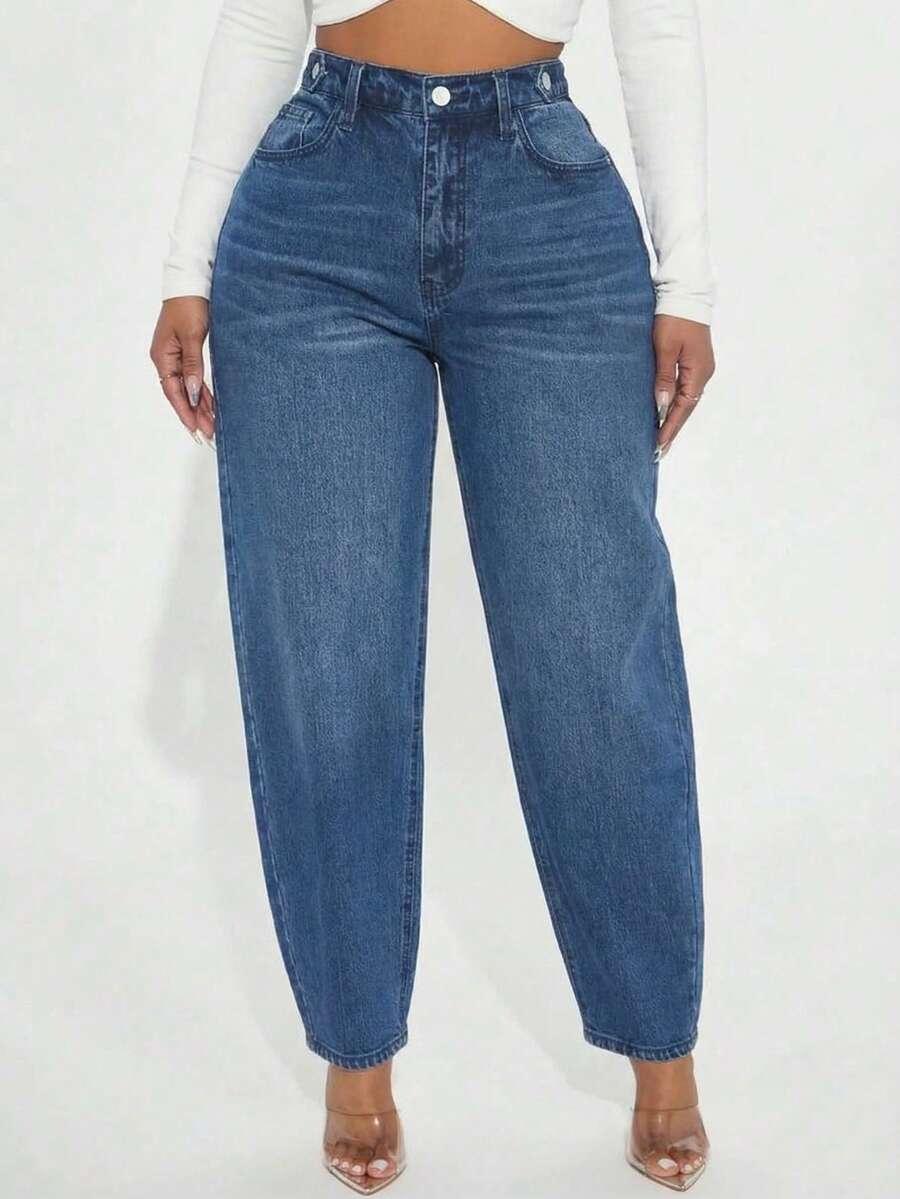 niebieskie spodnie jeans