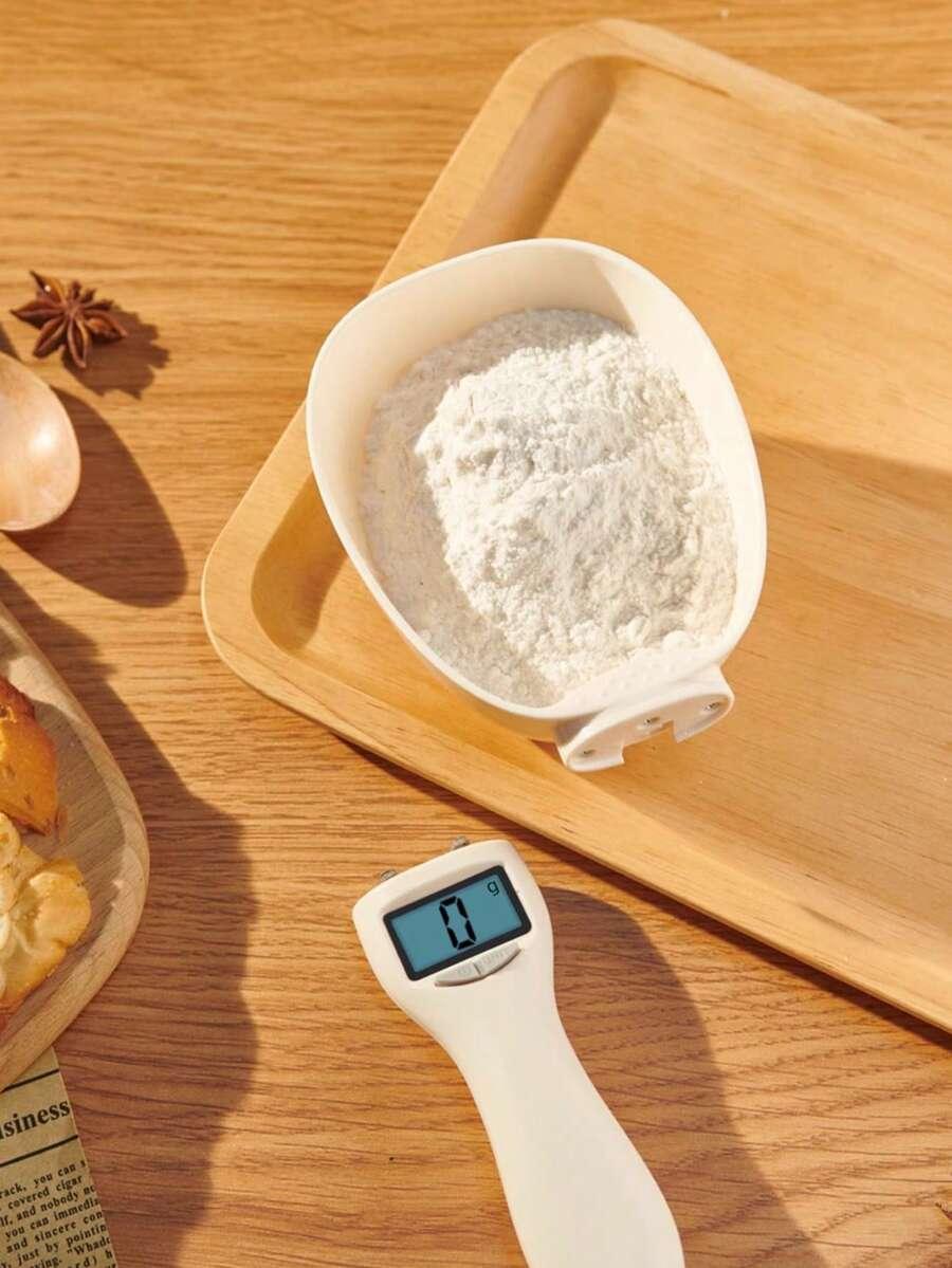beżowa waga kuchenna łyżka
