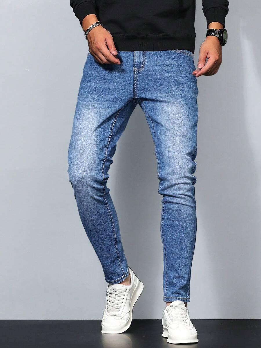 niebieskie spodnie jeans