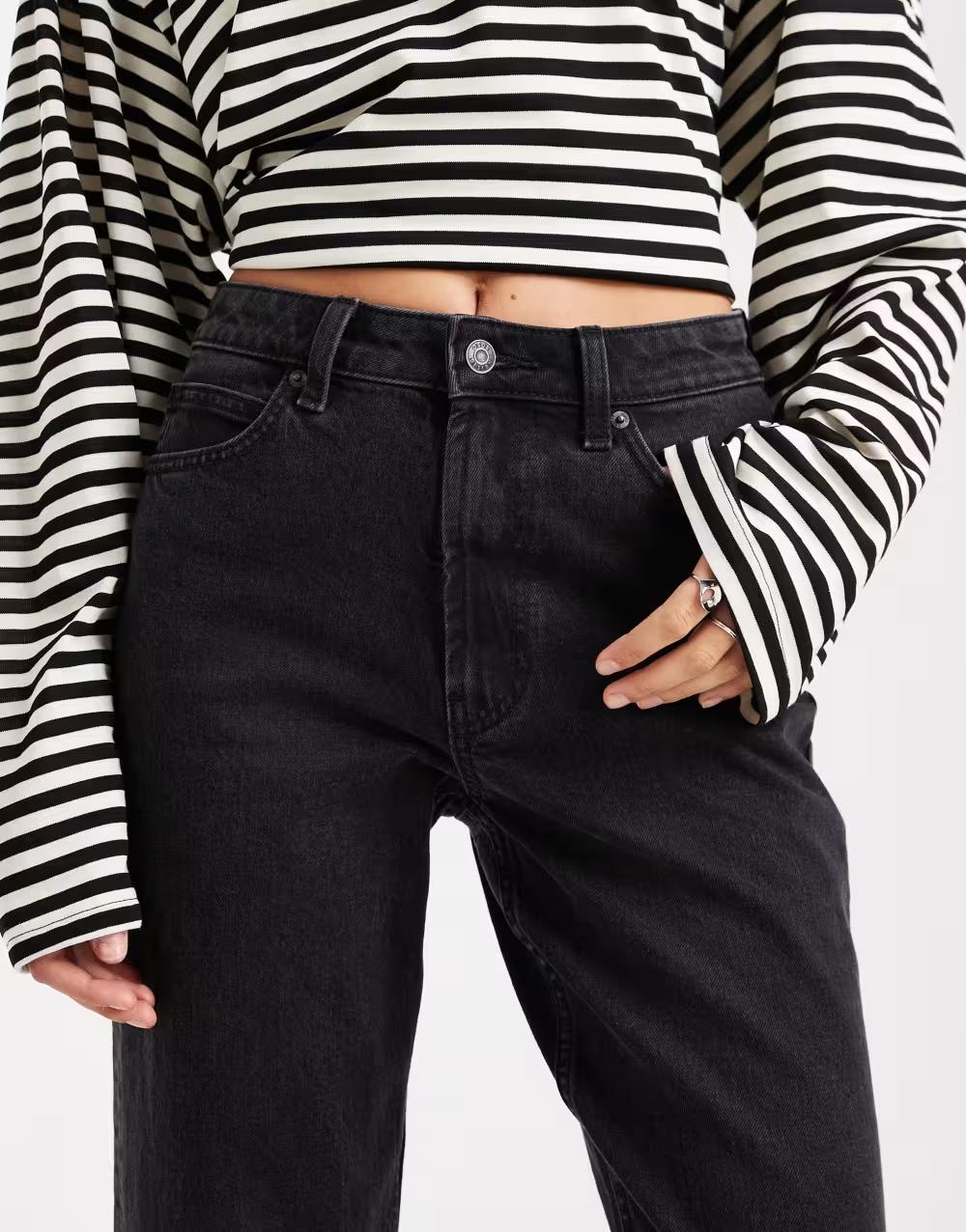 czarne spodnie jeans kieszenie