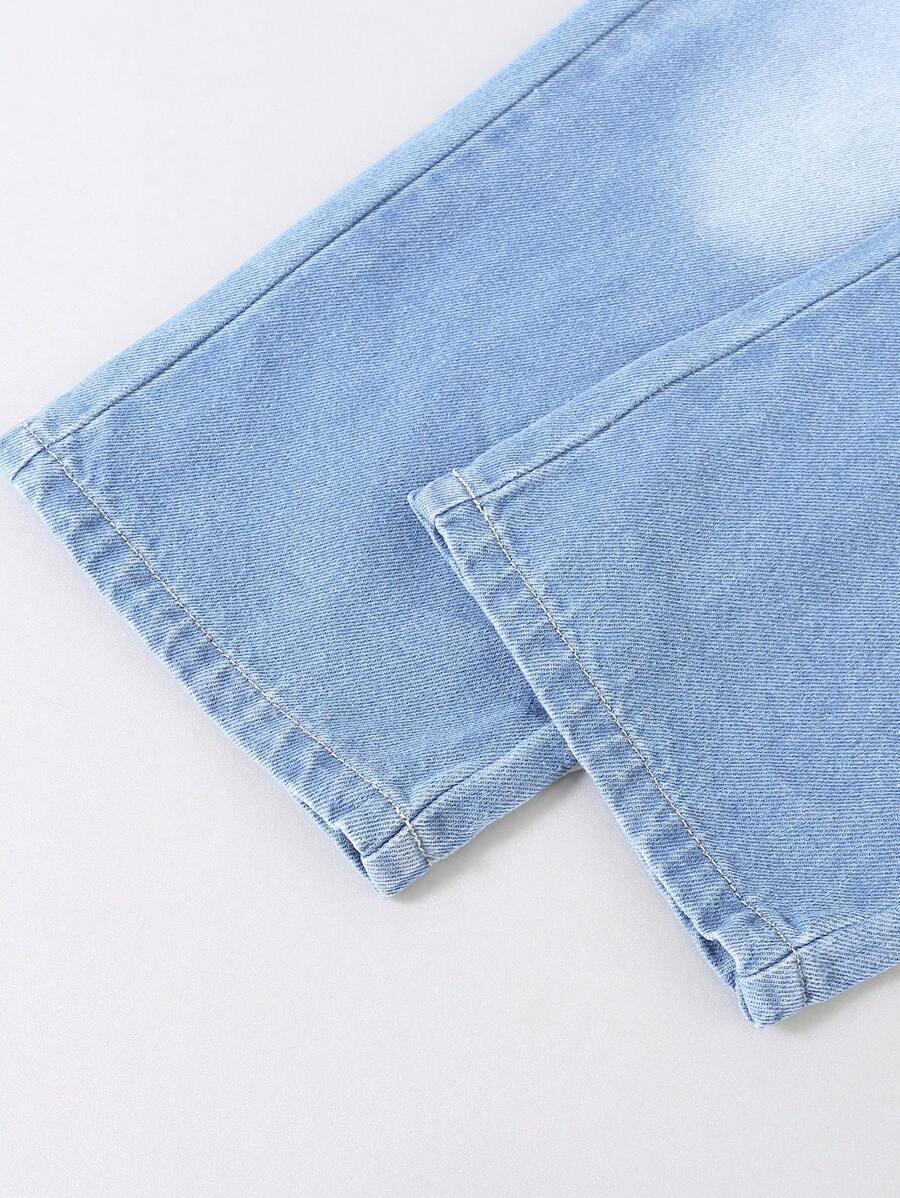 niebieskie spodnie jeans