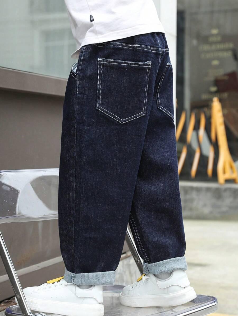 granatowe spodnie jeans