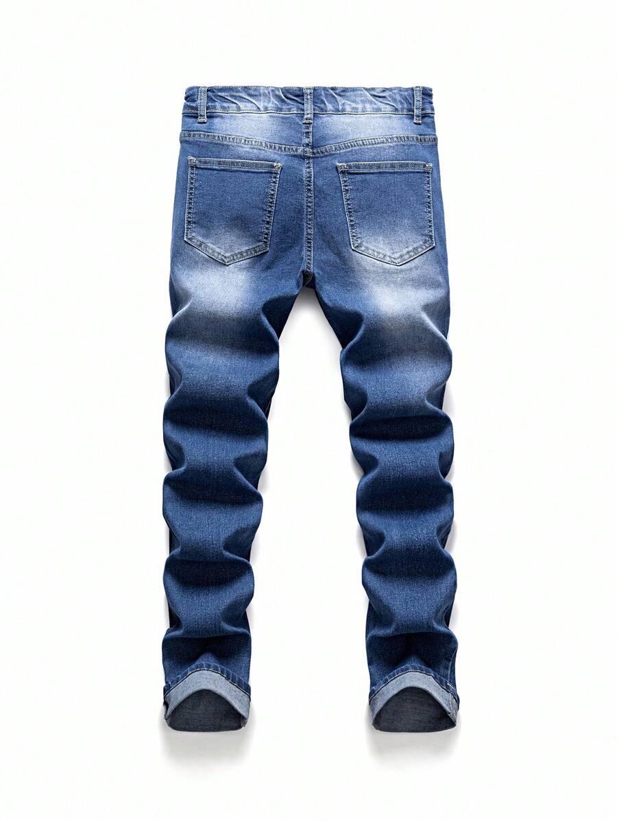 niebieskie spodnie jeans