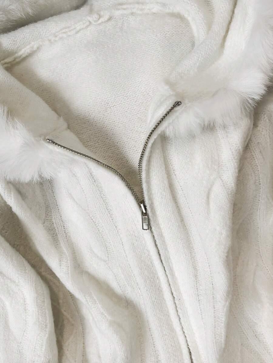 SWETER Z KAPTUREM