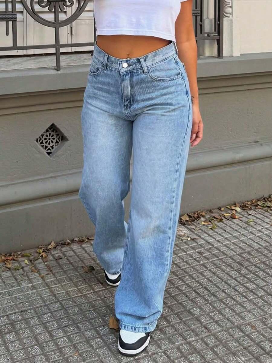 niebieskie spodnie jeans