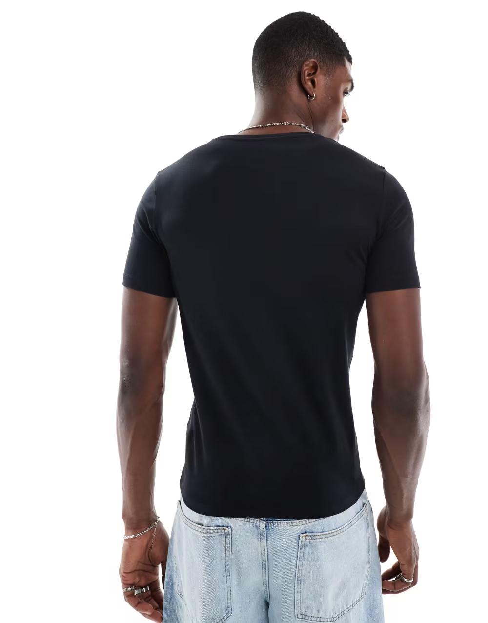 CZARNY T-SHIRT OKRĄGŁY DEKOLT