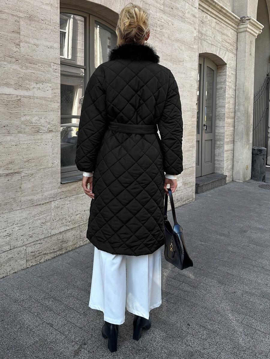 ELEGANCKI PIKOWANY PŁASZCZ DAMSKI 