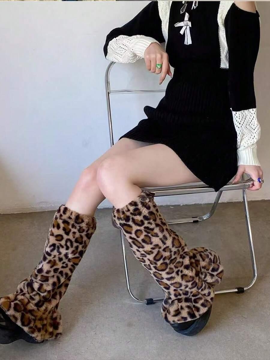 OCIEPLACZE NA NOGI animal print