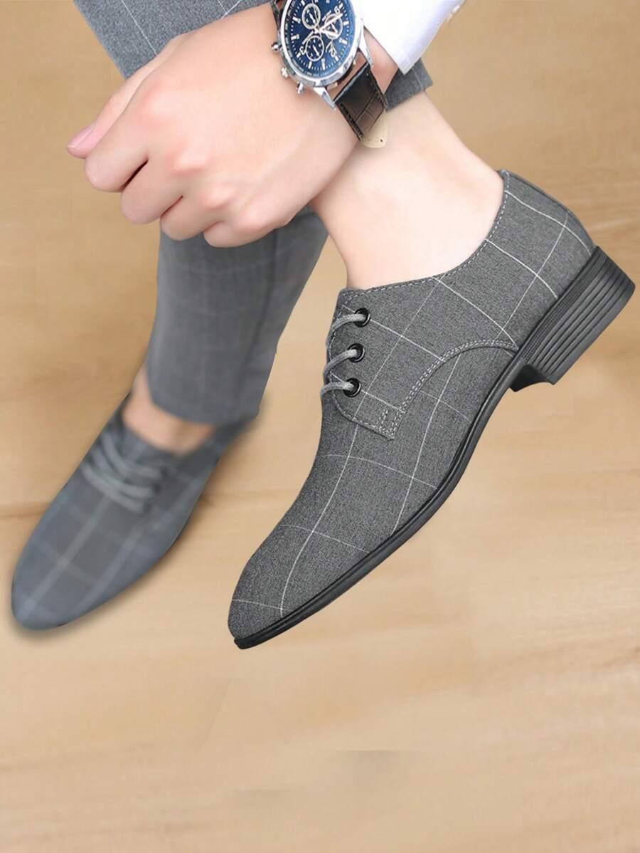 szare sznurowane buty