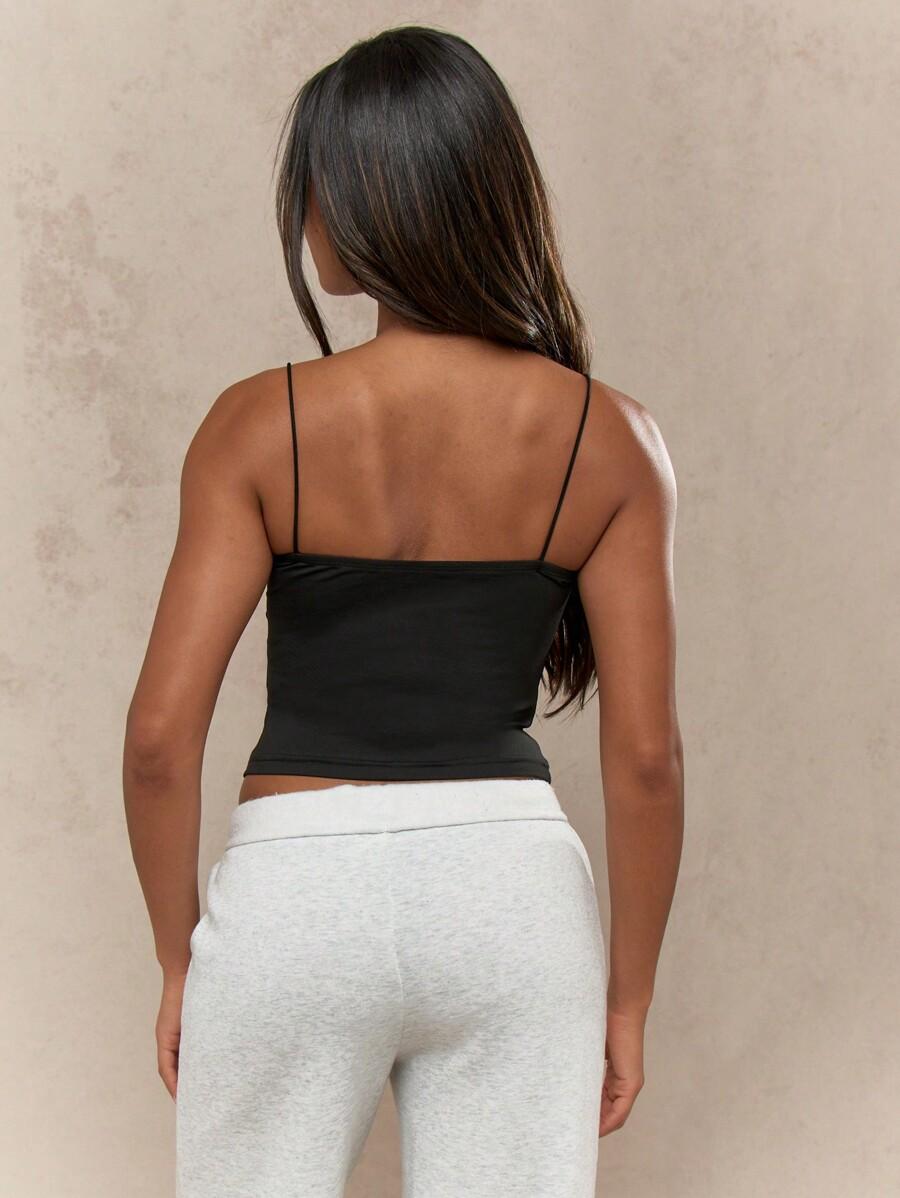 CZARNY CROP TOP NA RAMIĄCZKACH