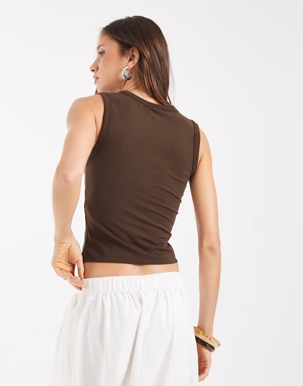 BRĄZOWY TOP V NECK