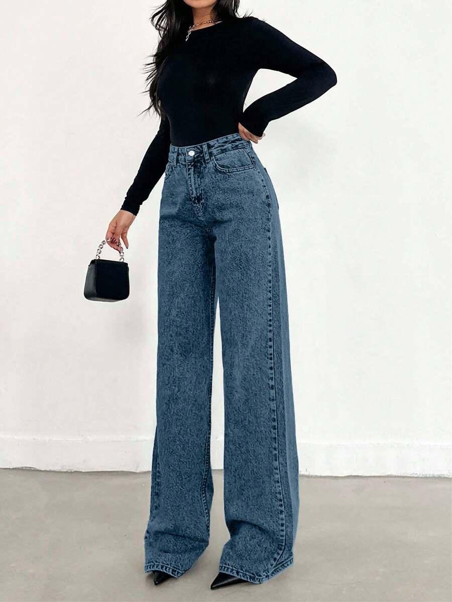 niebieskie spodnie jeans