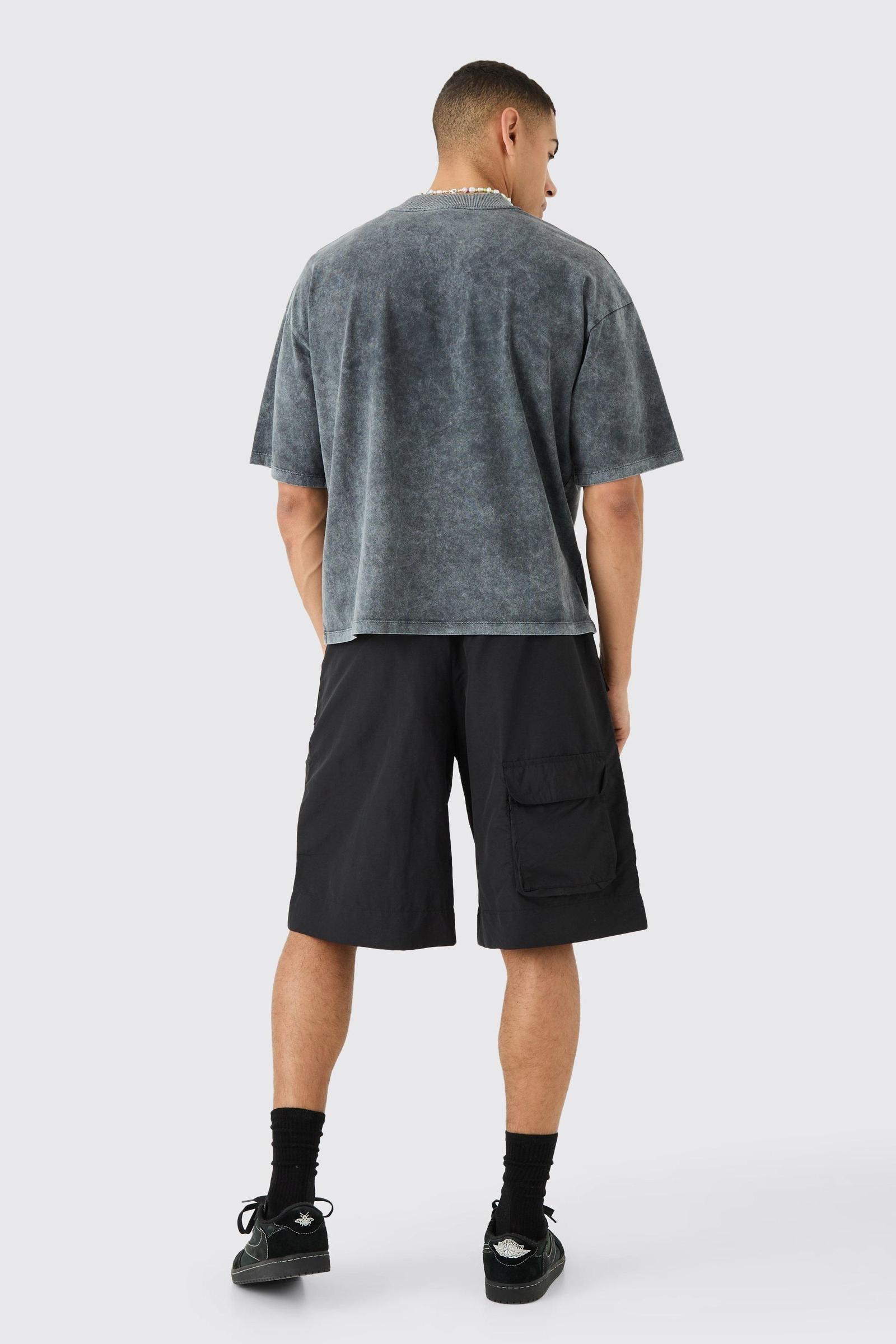 szary t-shirt nadruk