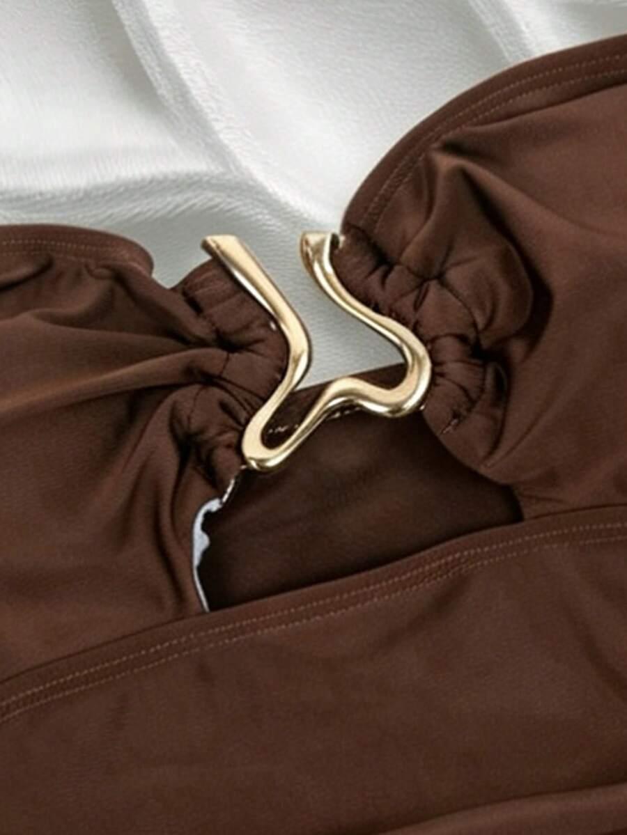 brązowa góra od bikini