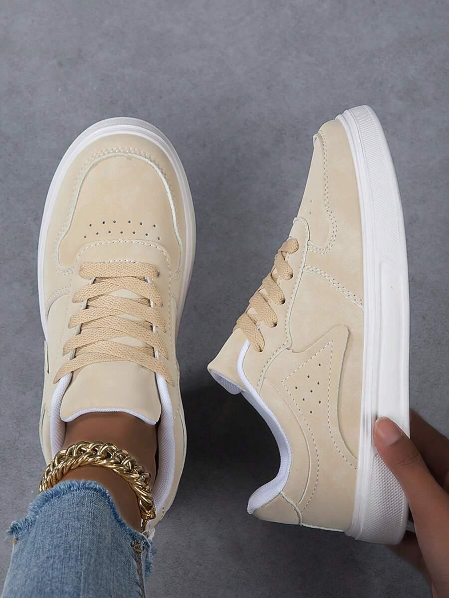 beżowe buty sportowe 