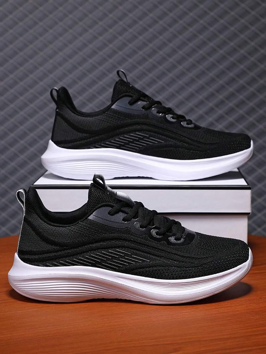 czarne buty sportowe