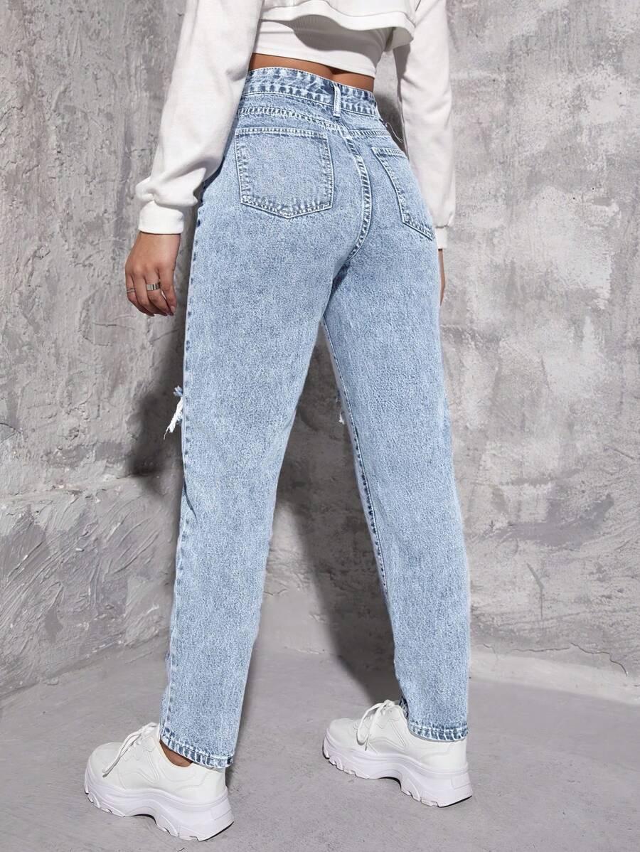 niebieskie spodnie jeans
