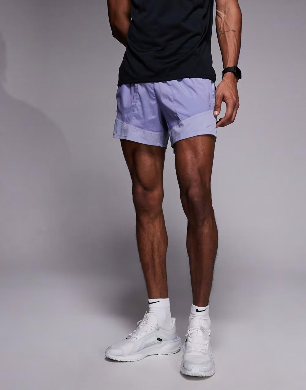 Sportowe krótkie spodenki Running Stride Dri-FIT