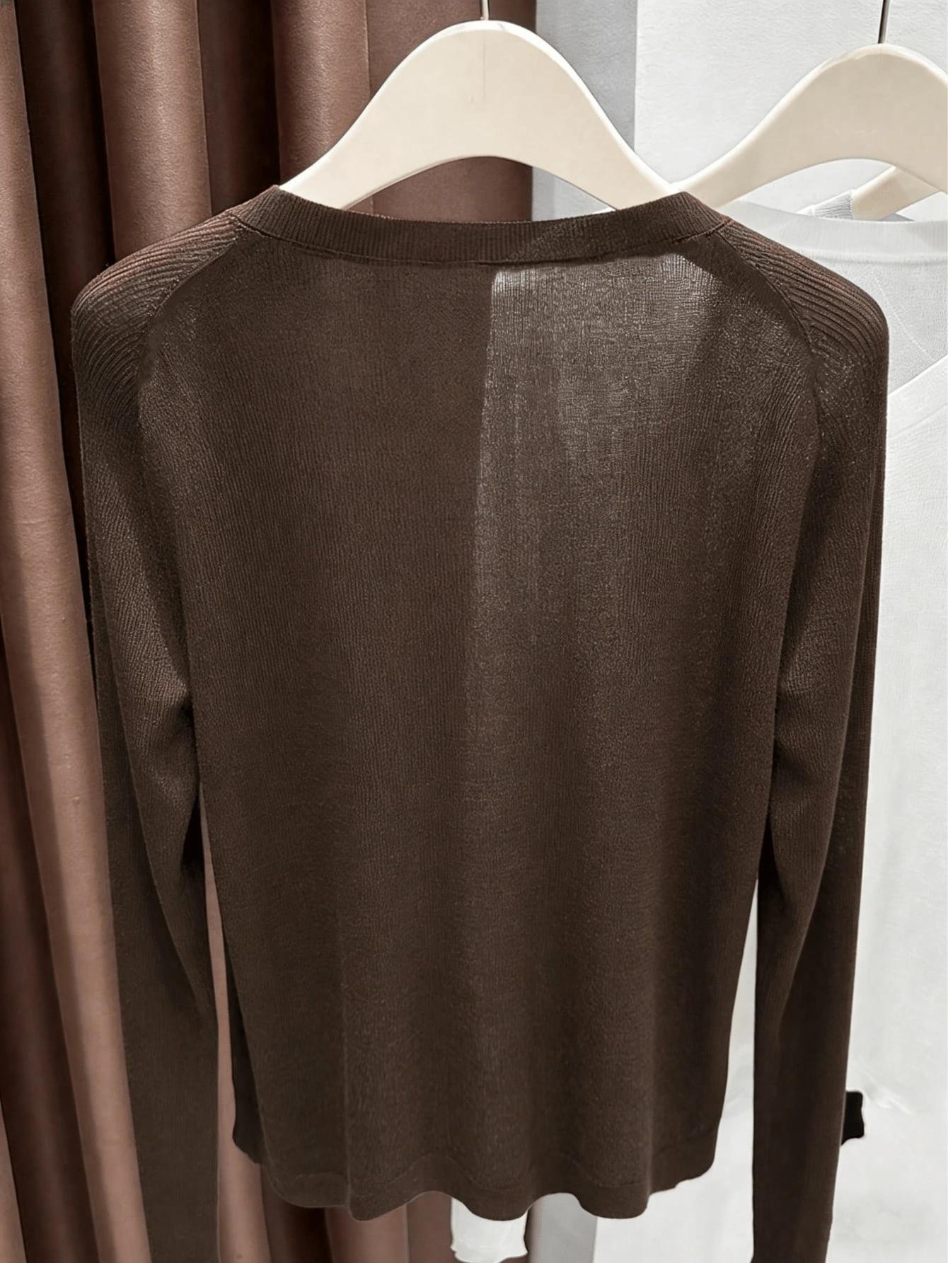 BRĄZOWY SWETER GUZIKI