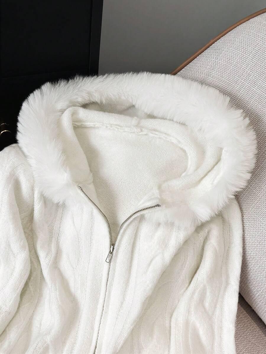 SWETER Z KAPTUREM