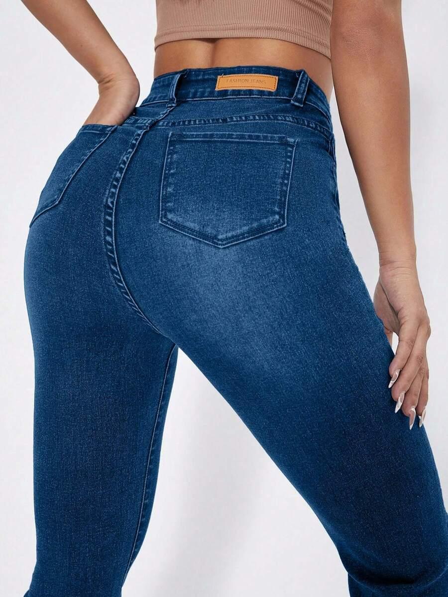 niebieskie spodnie jeans dzwony