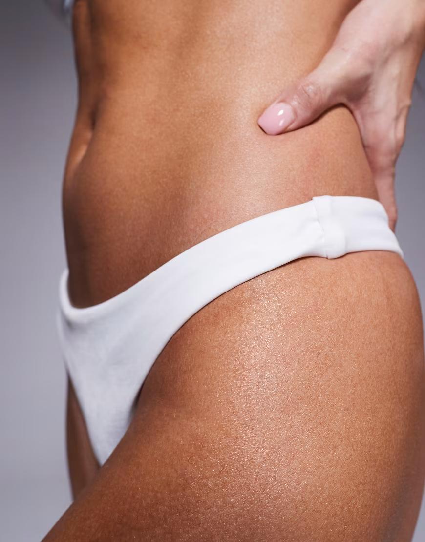 biały dół od bikini