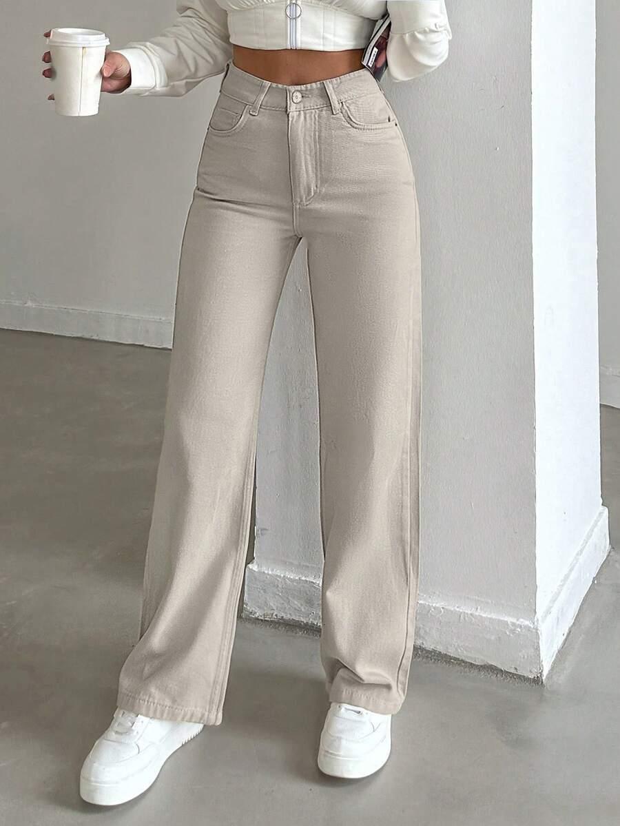 beżowe spodnie jeans